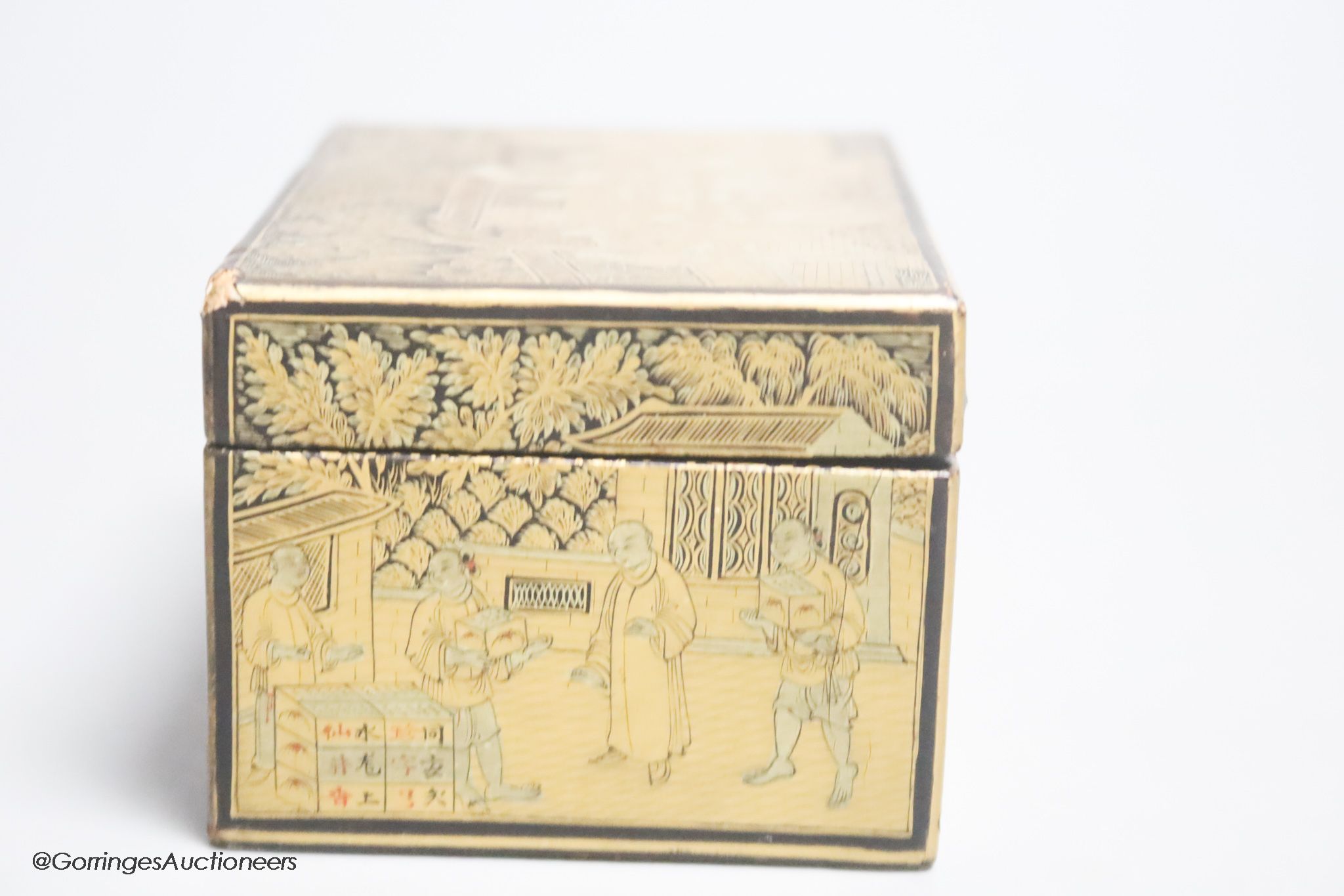 A Chinese gilt decorated lacquer box, 9.5cm